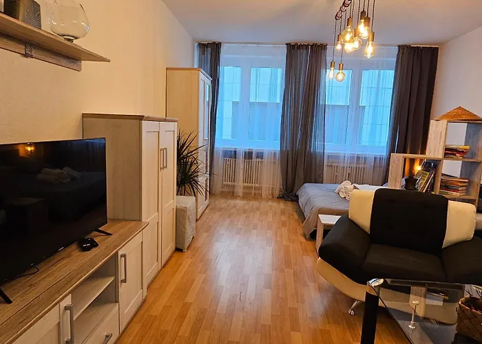 City Center Comfort - Cozy, Fully Equipped 3-Room Apartment Near Main Station