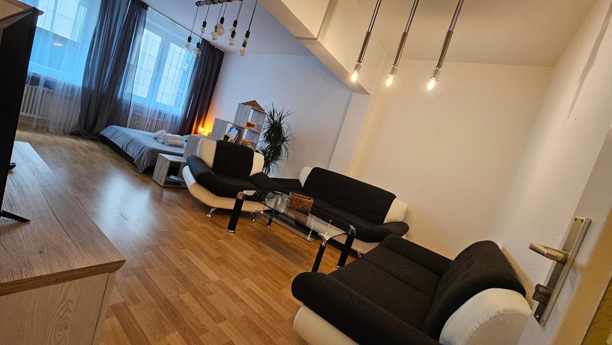 Center Comfort - Cozy, Fully Equipped 3-room Near Main Station Apartment *