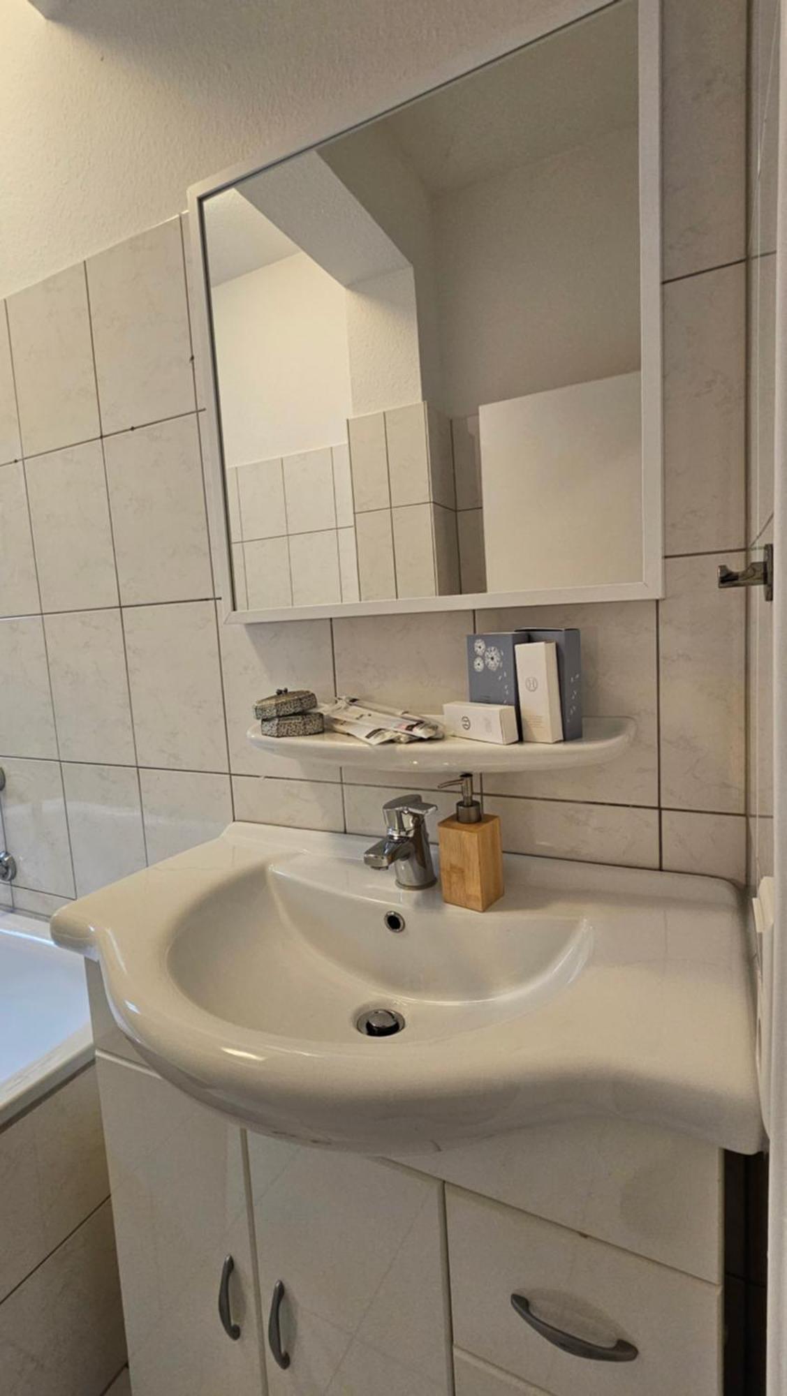 Apartment Center Comfort - Cozy, Fully Equipped 3-room Near Main Station Wuppertal