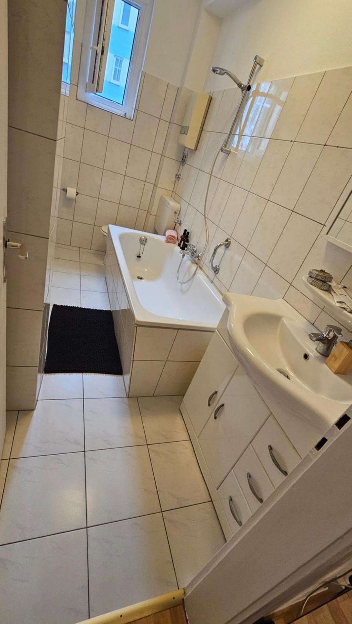Center Comfort - Cozy, Fully Equipped 3-room Near Main Station Apartment